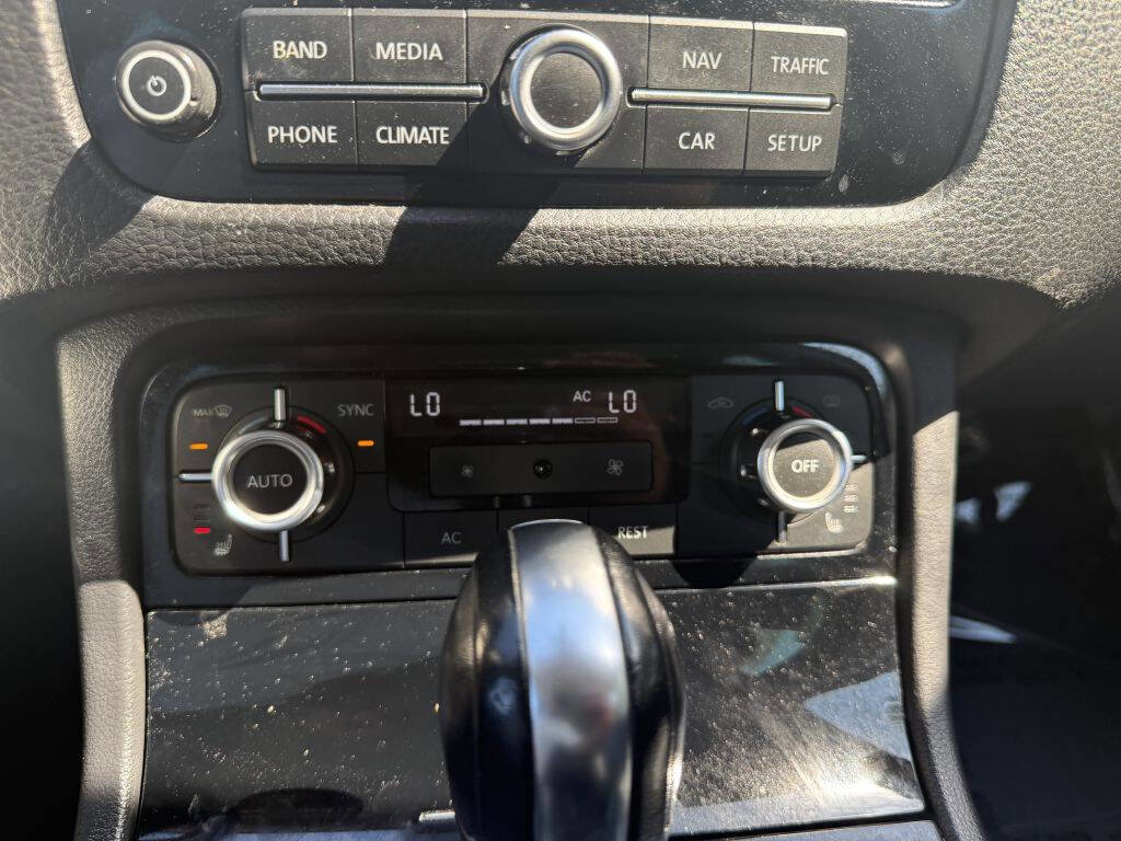 Used 2012 Volkswagen Touareg VR6 AWD/4WD image 16