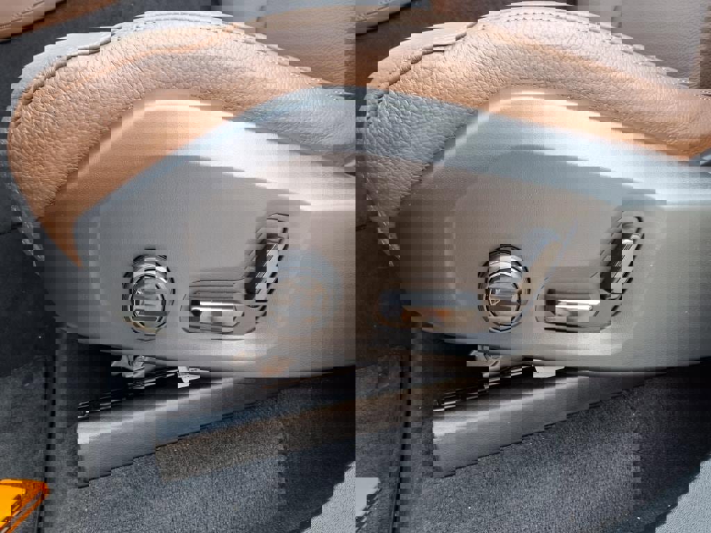 Certified 2025 Volvo XC90 B5 Plus image 4