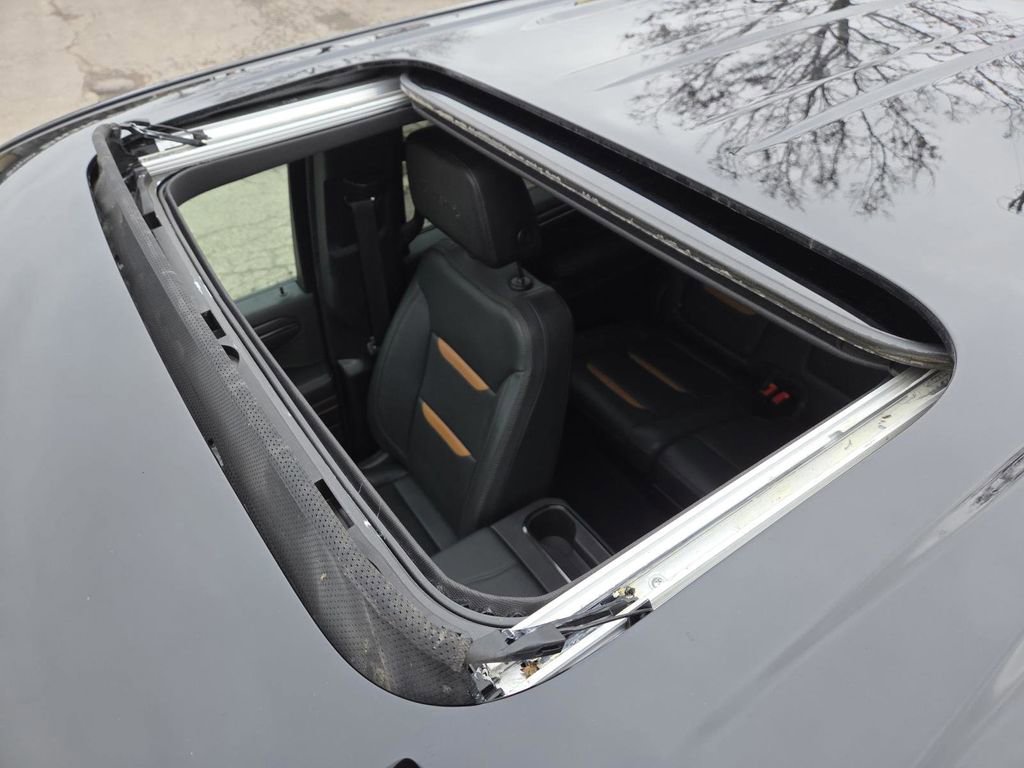 Used 2023 GMC Sierra 1500 AT4 w/ AT4 Preferred Package image 3