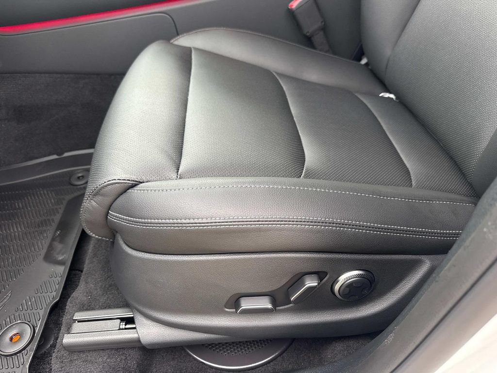 New 2026 Genesis GV70 2.5T Select AWD/4WD image 19