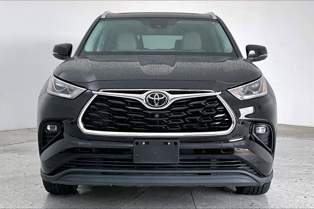 Used 2020 Toyota Highlander Limited FWD image 3