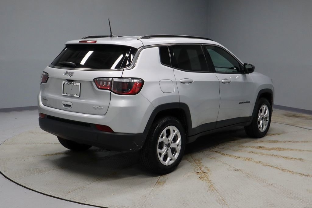 Used 2025 Jeep Compass Latitude image 9