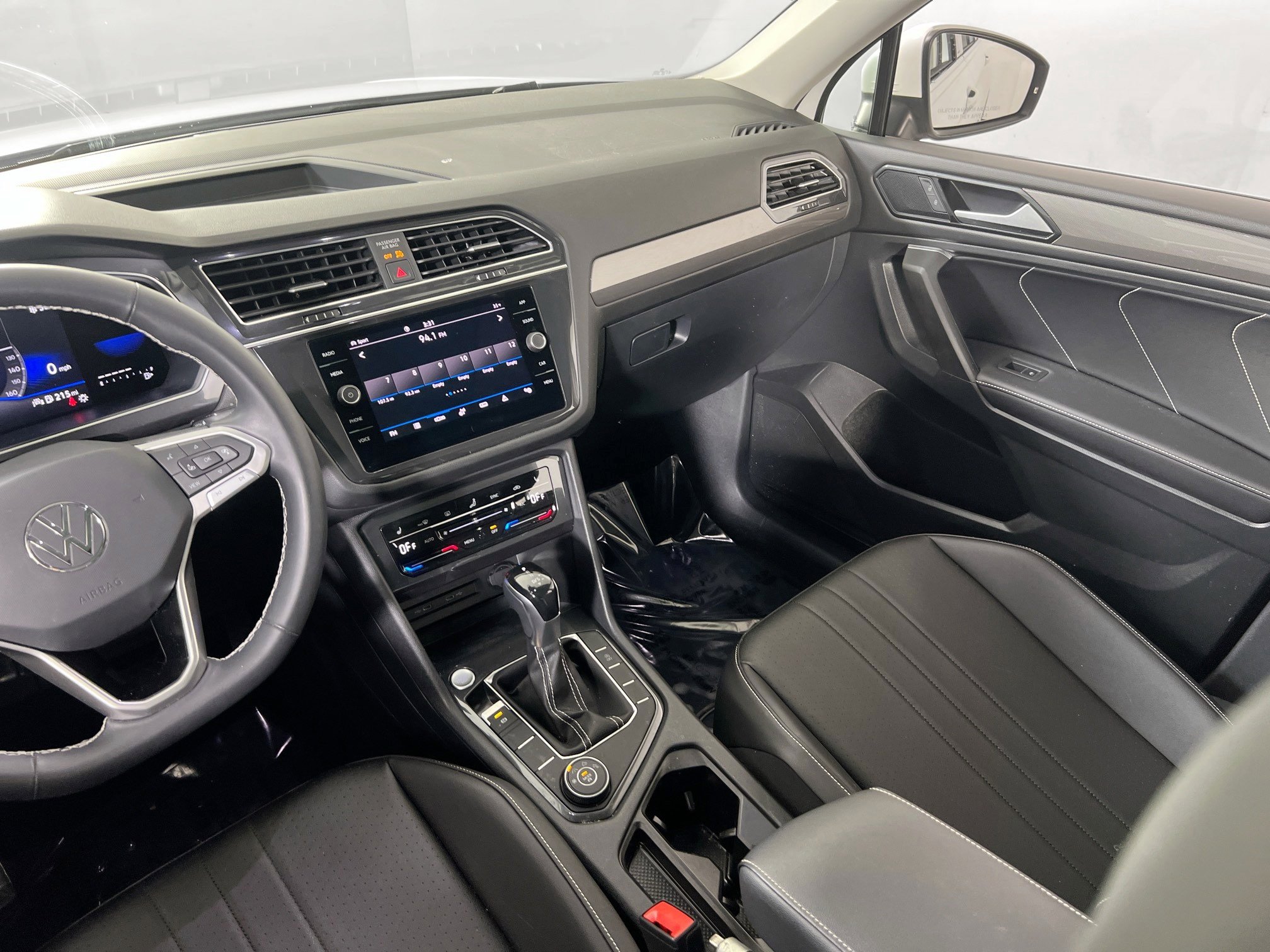 Used 2022 Volkswagen Tiguan SE AWD/4WD image 22