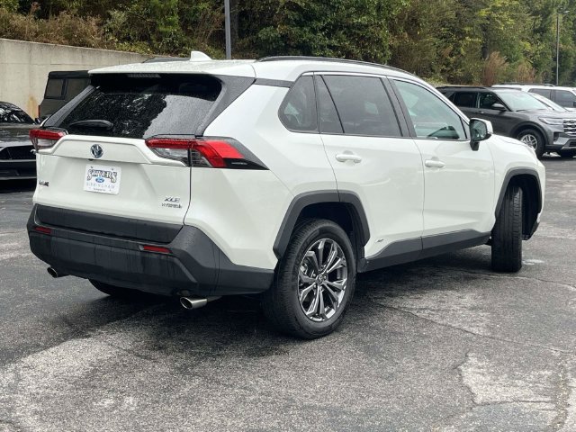 Used 2022 Toyota RAV4 XLE Premium AWD/4WD image 3