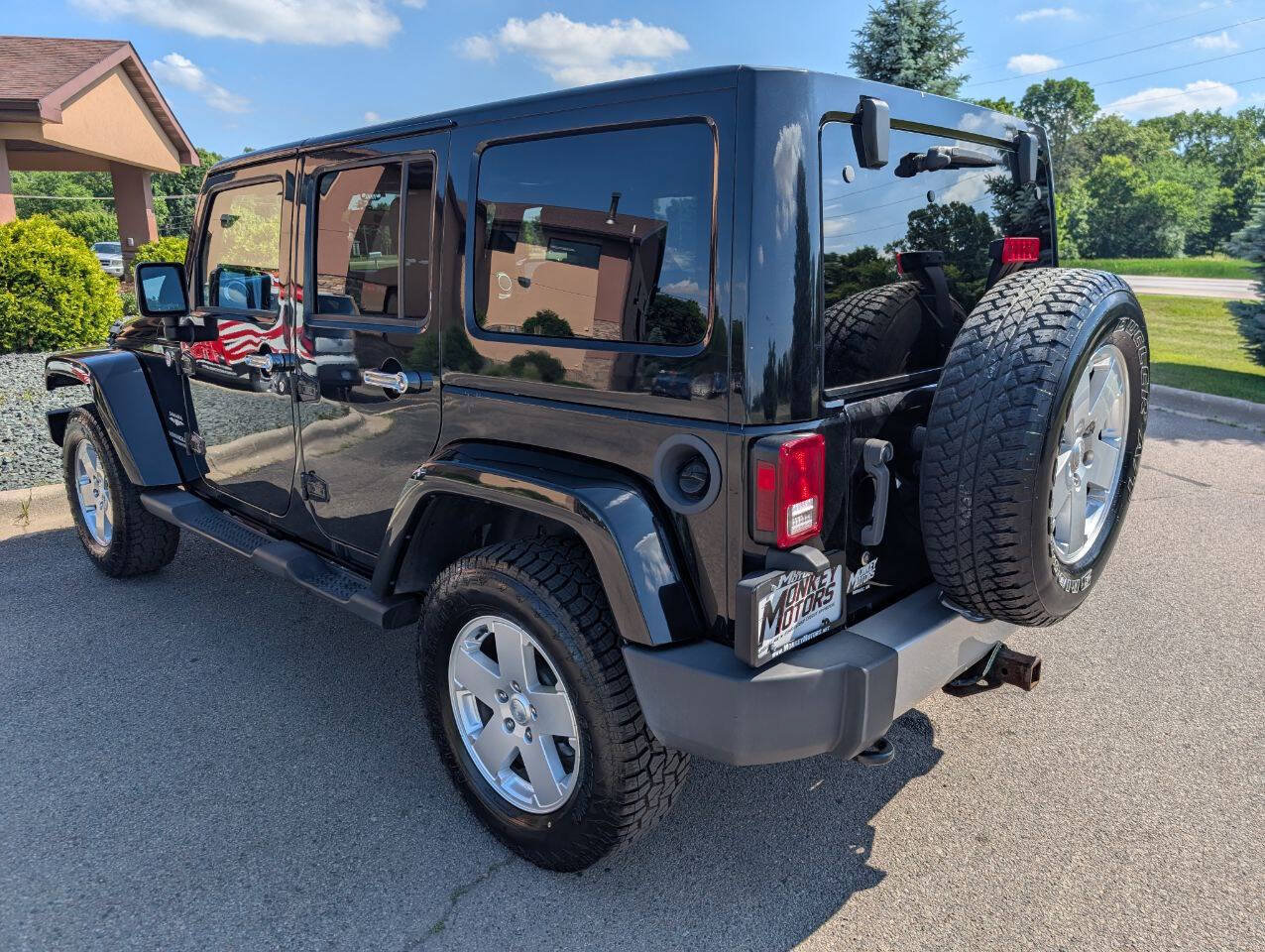 Used 2012 Jeep Wrangler Unlimited Sahara w/ Connectivity Group AWD/4WD image 7
