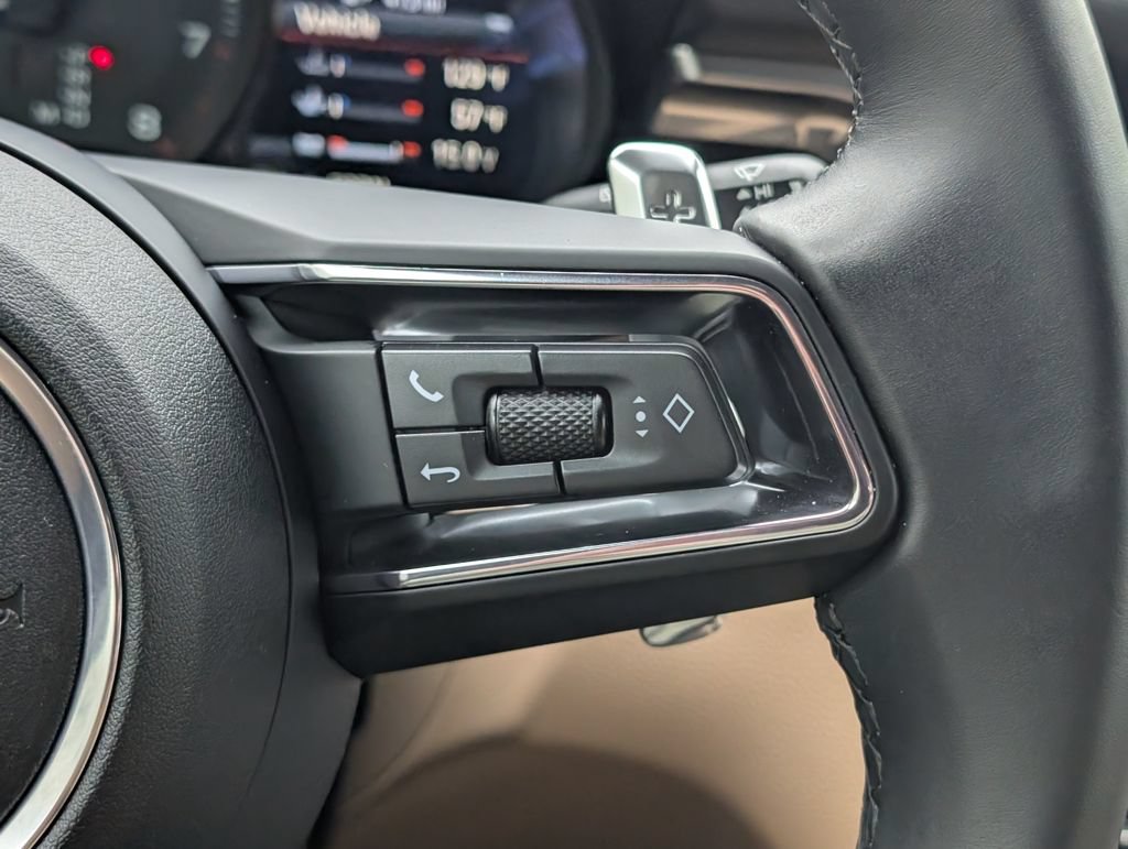 Certified 2025 Porsche Macan AWD/4WD image 21