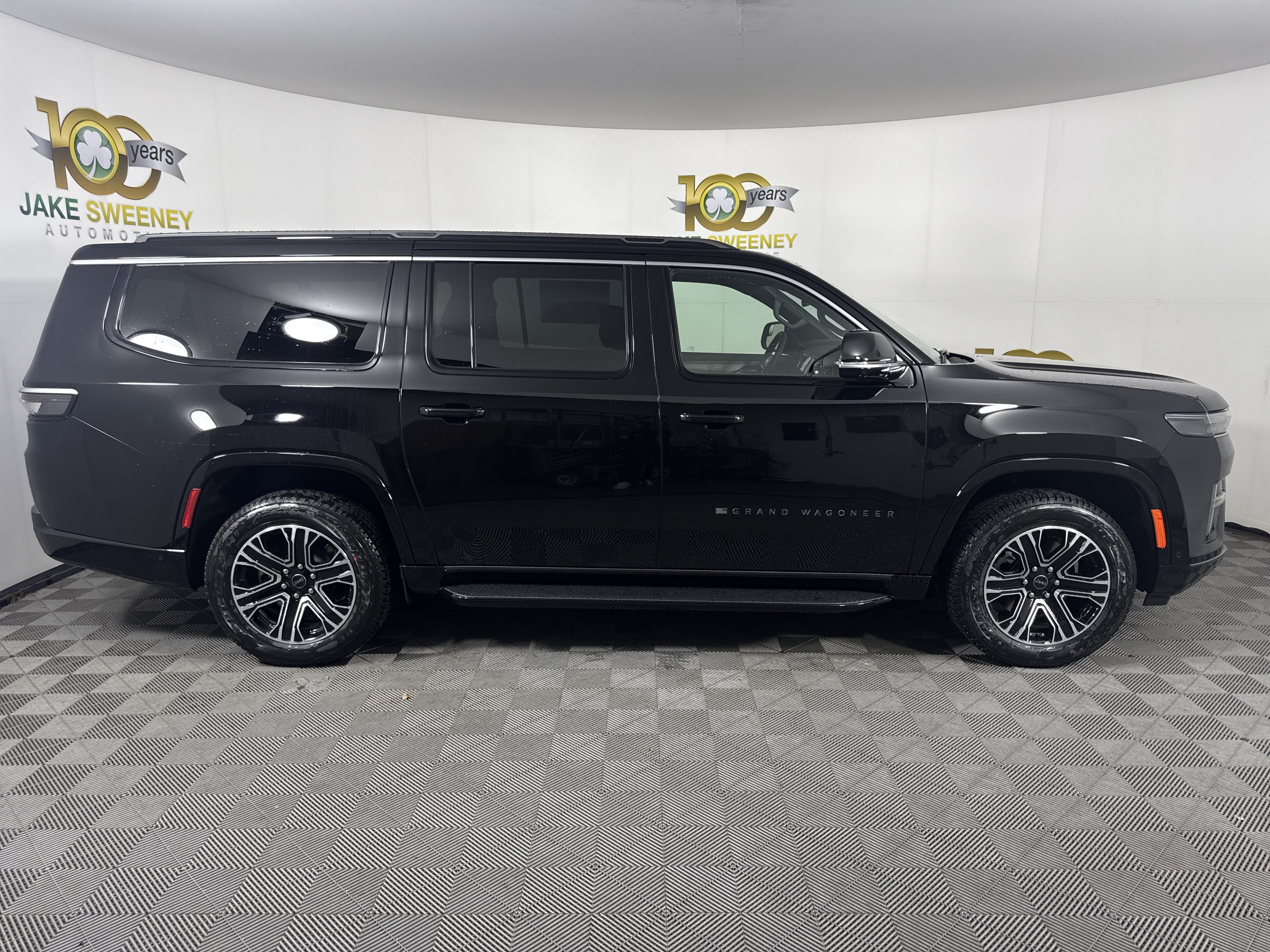 New 2026 Jeep Grand Wagoneer L 4WD w/ Premium Group I image 11