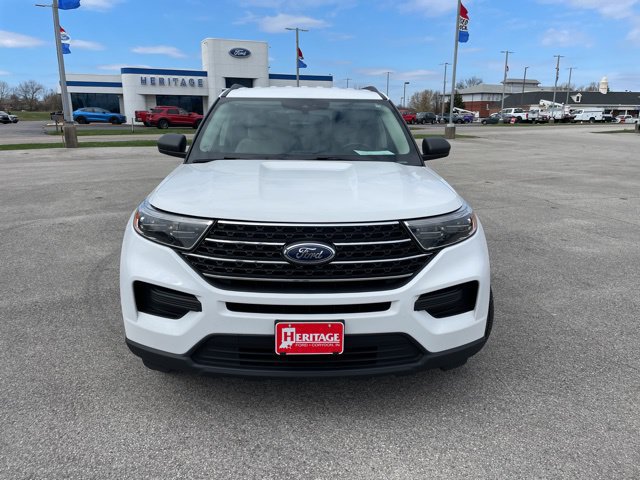 Used 2023 Ford Explorer XLT AWD/4WD image 3