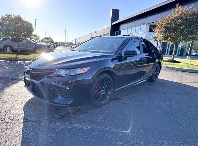 Used 2020 Toyota Camry SE FWD image 3