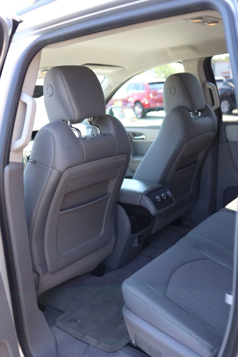 Used 2017 Chevrolet Traverse LS FWD image 28