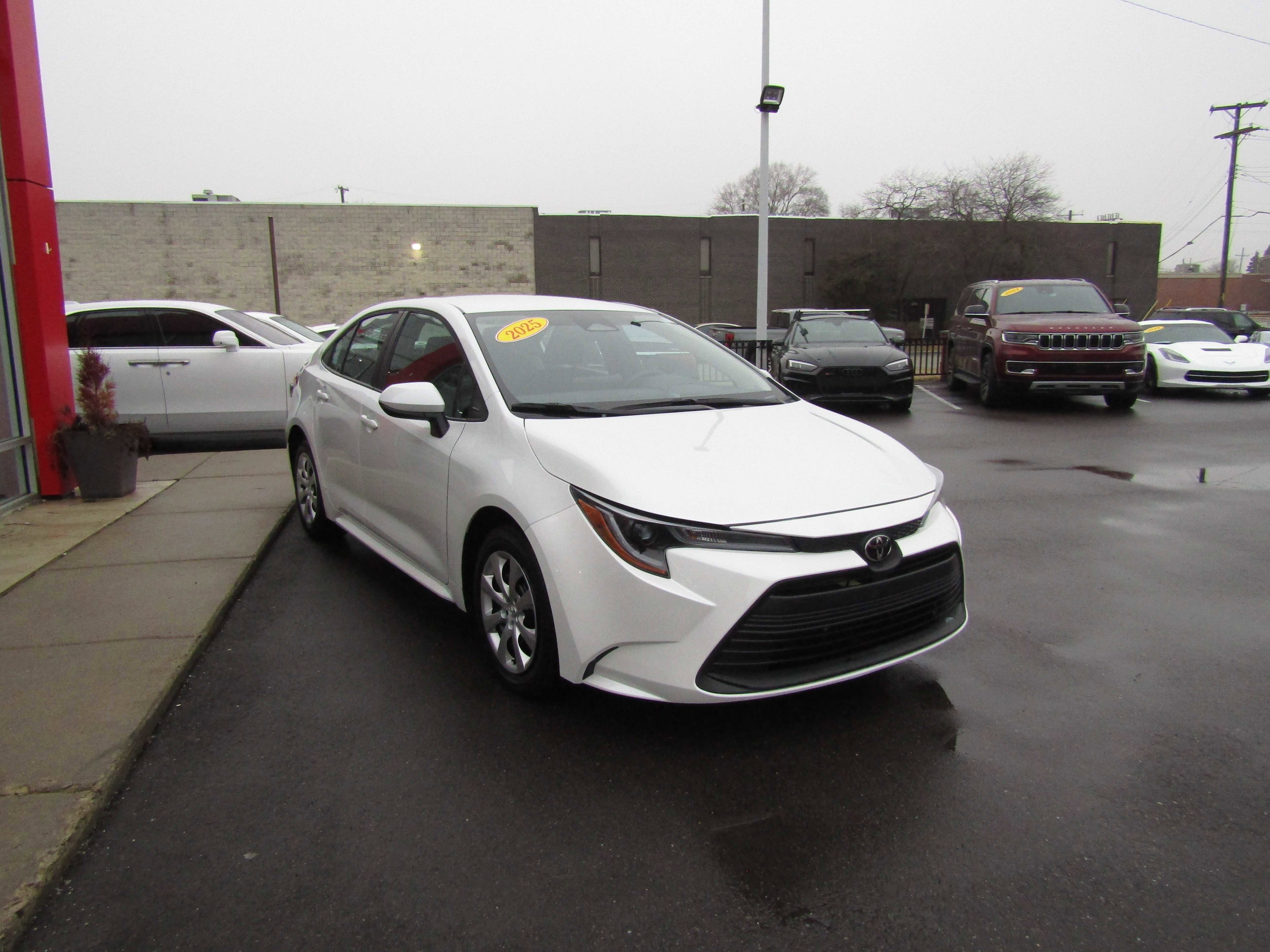 Used 2025 Toyota Corolla LE image 4