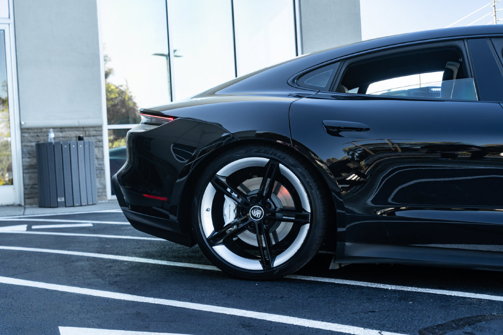 Used 2022 Porsche Taycan 4S AWD/4WD image 11