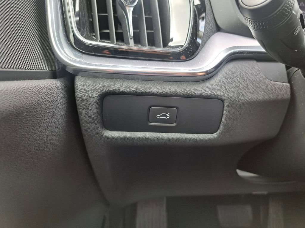 Used 2024 Volvo S60 B5 Core image 15