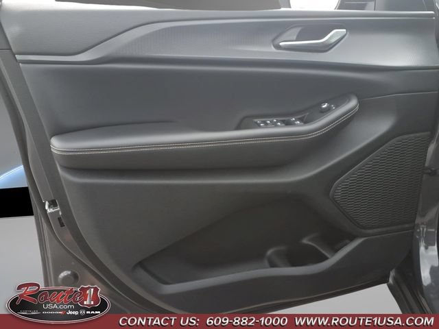 Used 2024 Jeep Grand Cherokee Laredo X AWD/4WD image 26