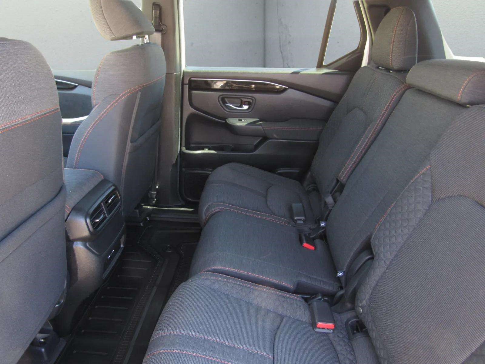 Certified 2025 Honda Pilot Sport image 13