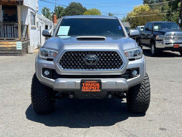 Used 2019 Toyota Tacoma TRD Sport image 2