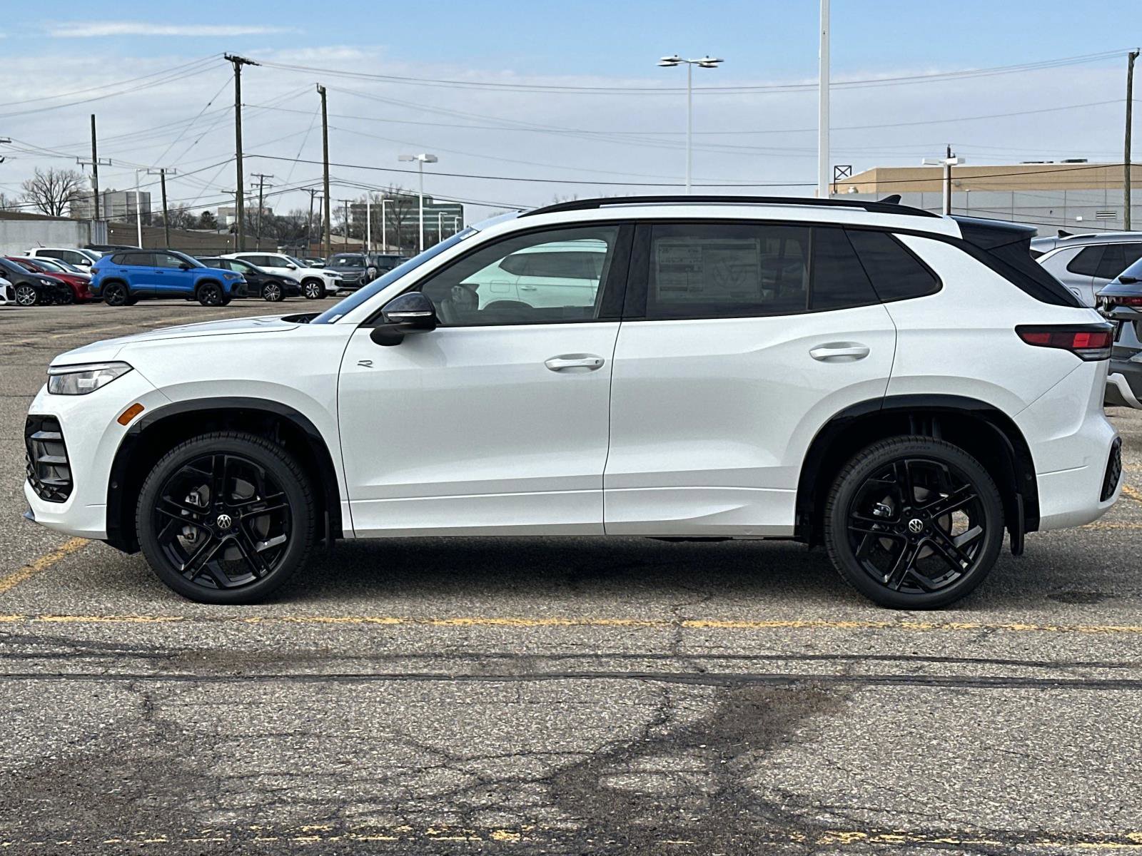 New 2026 Volkswagen Tiguan SE R-Line image 2