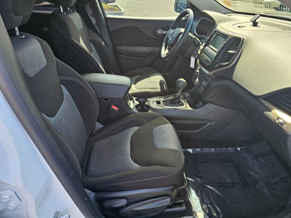 Used 2017 Jeep Cherokee Sport AWD/4WD image 18