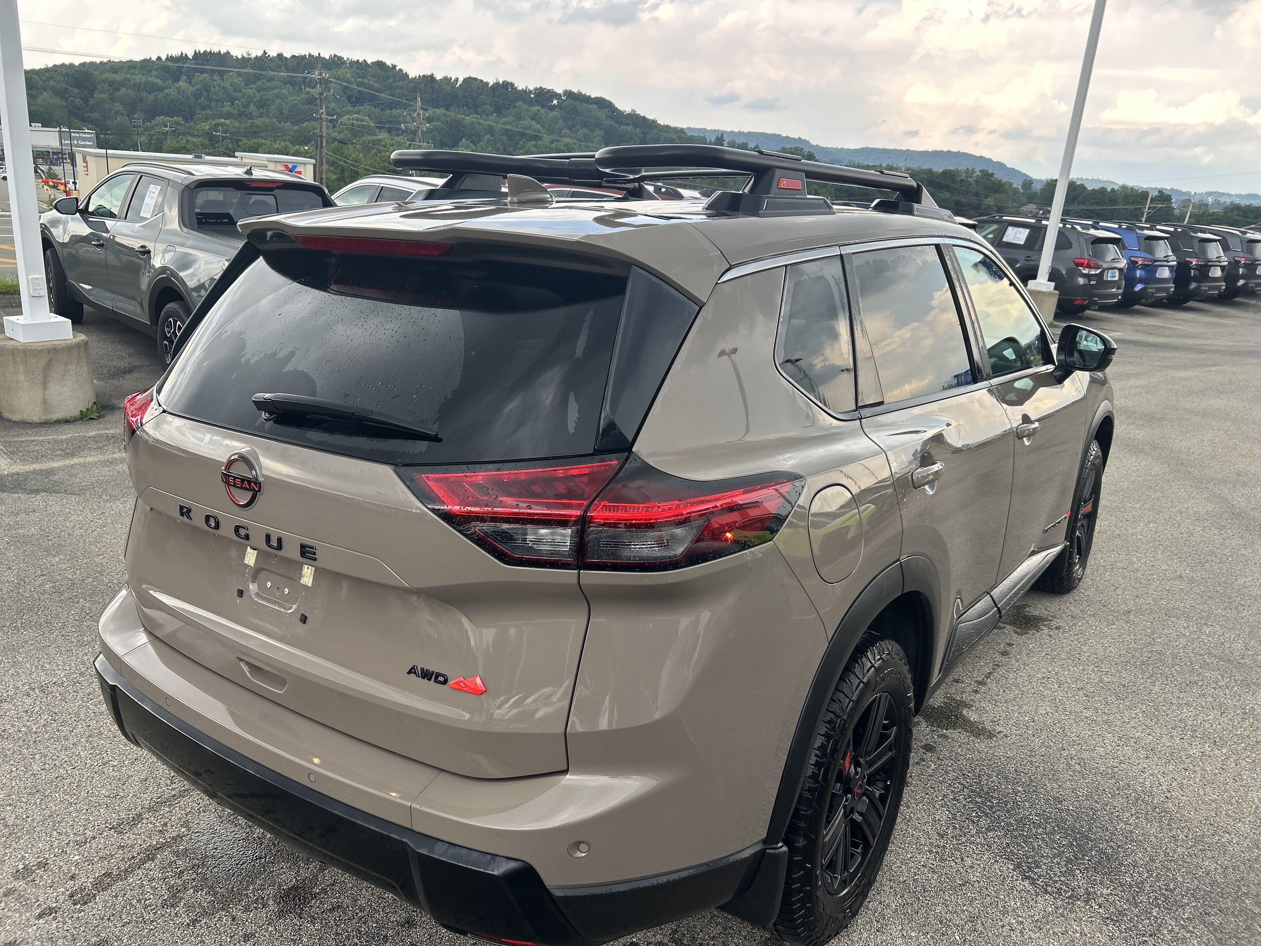 Used 2025 Nissan Rogue SV w/ Rock Creek Premium Package AWD/4WD image 4