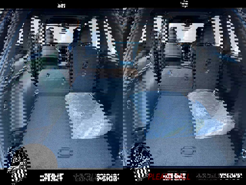 New 2025 Jeep Grand Cherokee Altitude image 13