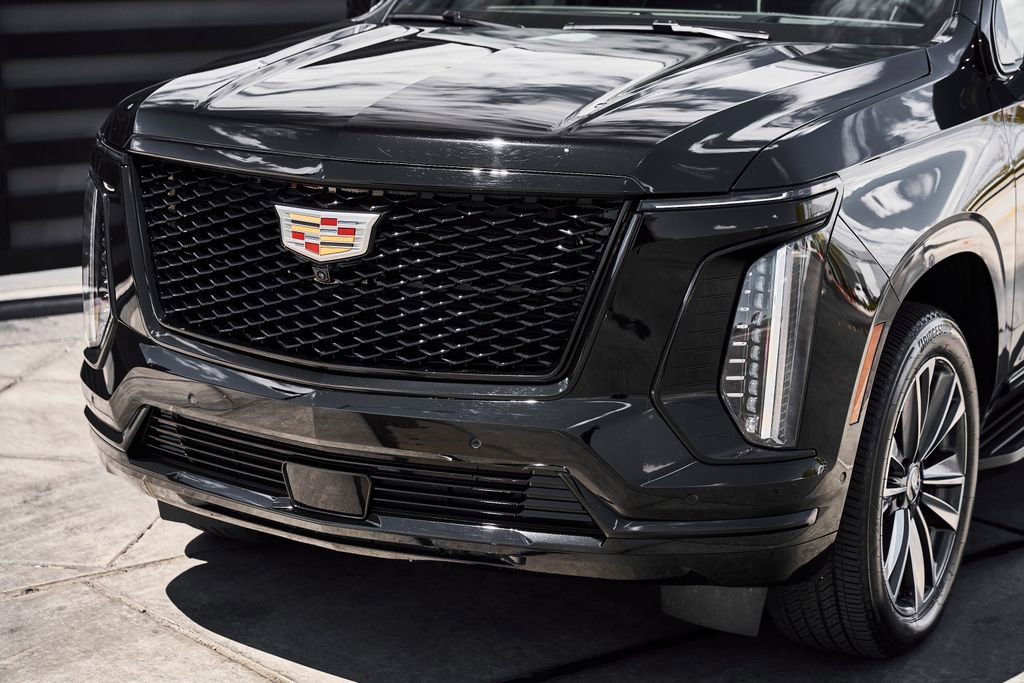Used 2025 Cadillac Escalade ESV Sport AWD/4WD image 6