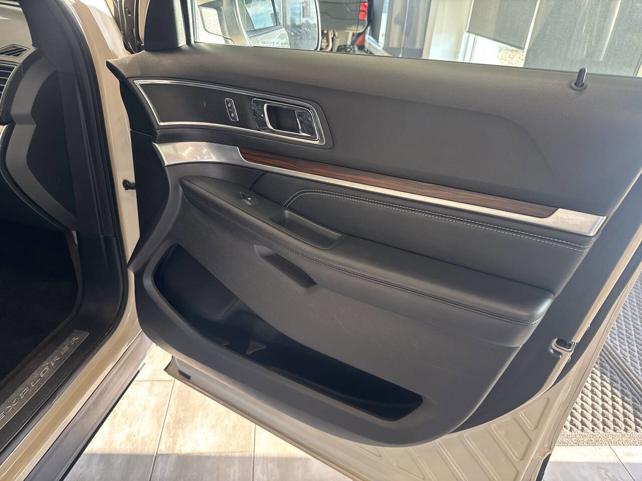 Used 2018 Ford Explorer Limited w/ Equipment Group 301A image 28