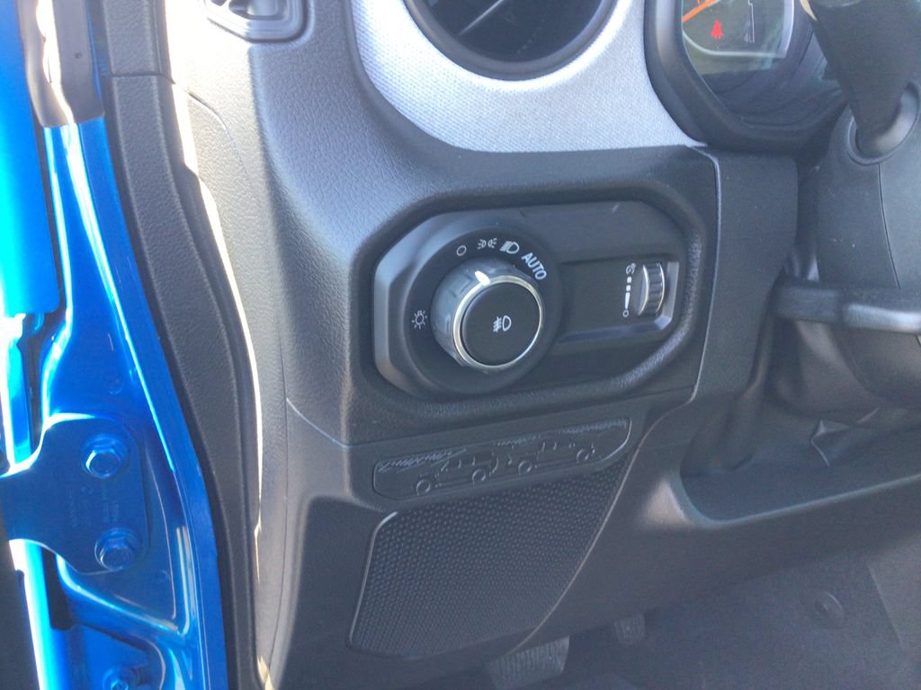 Used 2025 Jeep Wrangler Sport AWD/4WD image 17