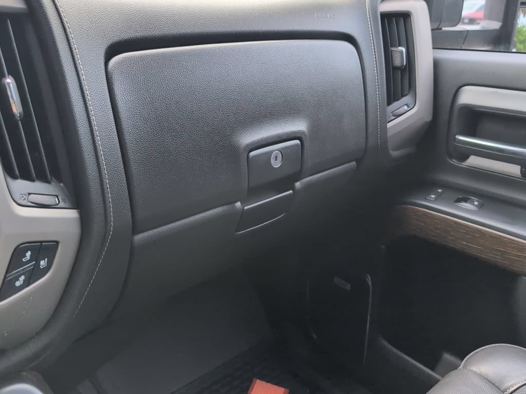 Used 2017 GMC Sierra 2500 Denali w/ Suspension Package, Off-Road AWD/4WD image 22
