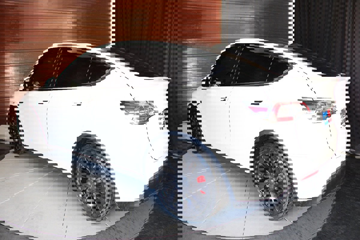 Used 2020 Tesla Model Y Performance image 10