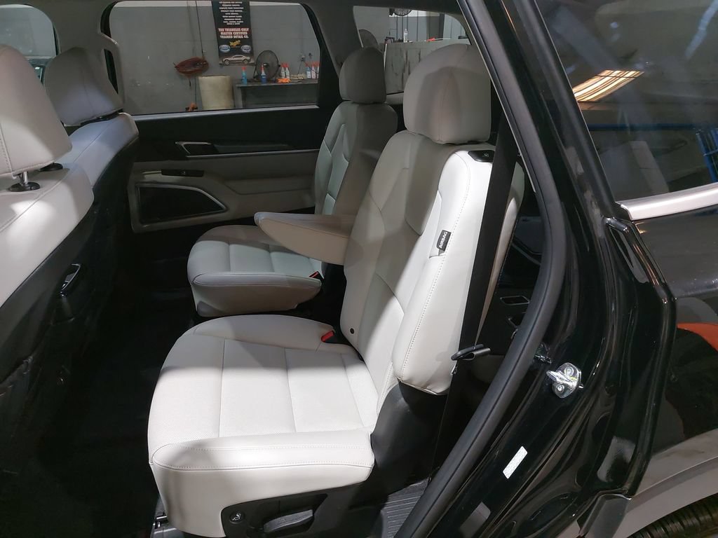 Used 2025 Kia Telluride S AWD/4WD image 15