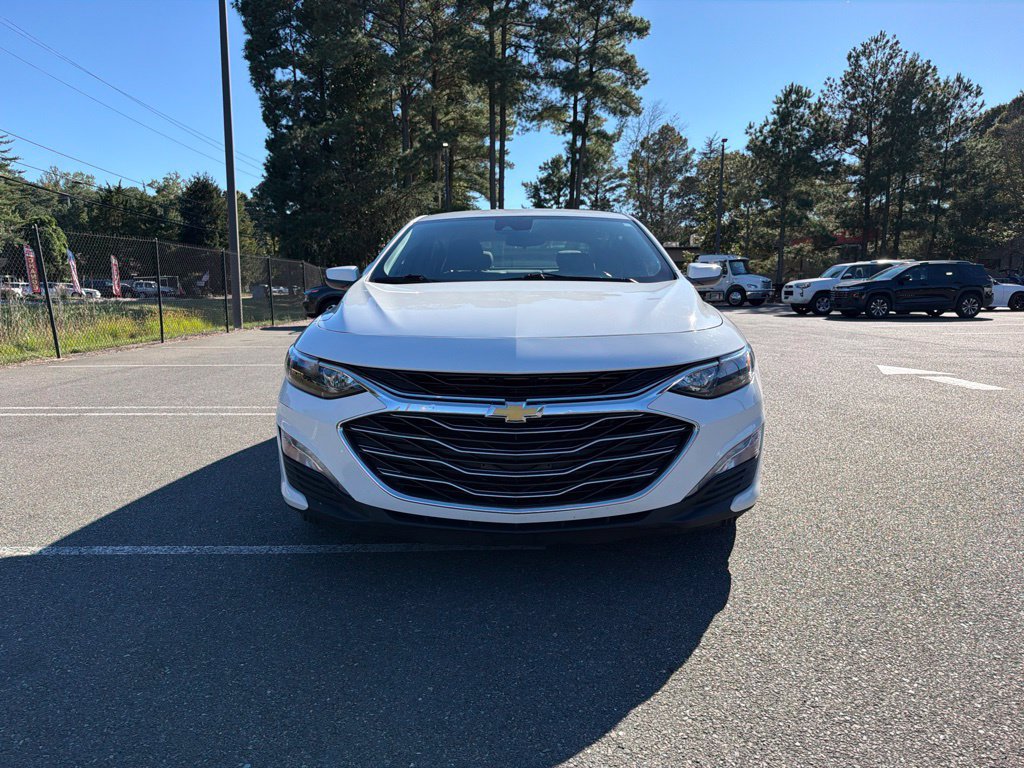 Used 2025 Chevrolet Malibu LT FWD image 3