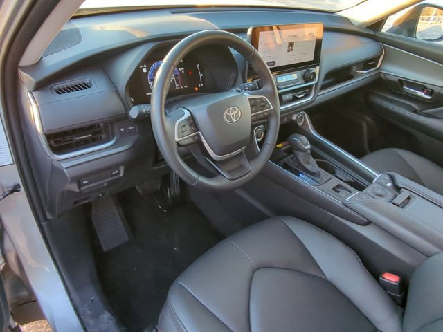 Certified 2025 Toyota Grand Highlander AWD image 9