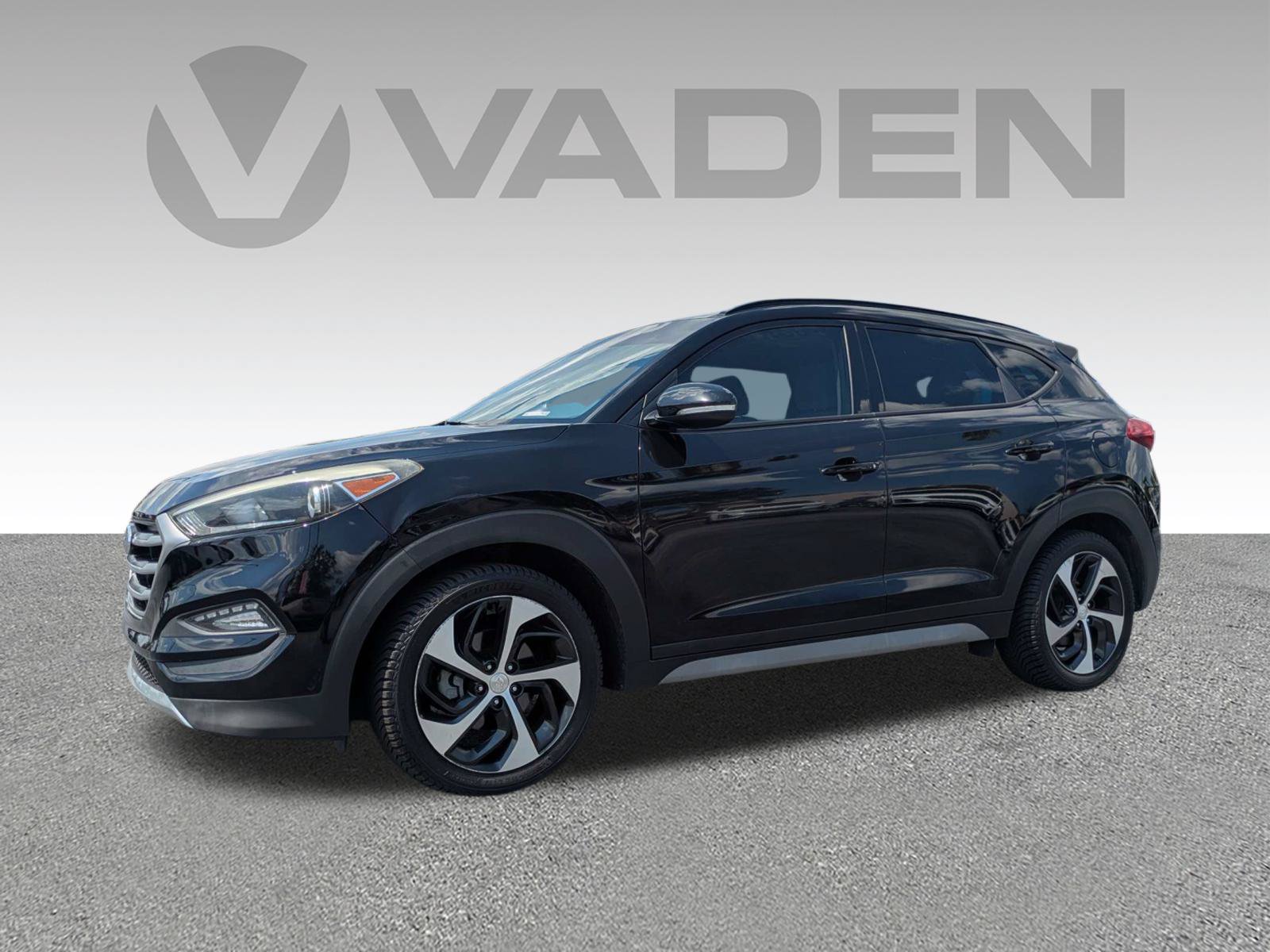 Used 2018 Hyundai Tucson Value w/ Cargo Package FWD image 2
