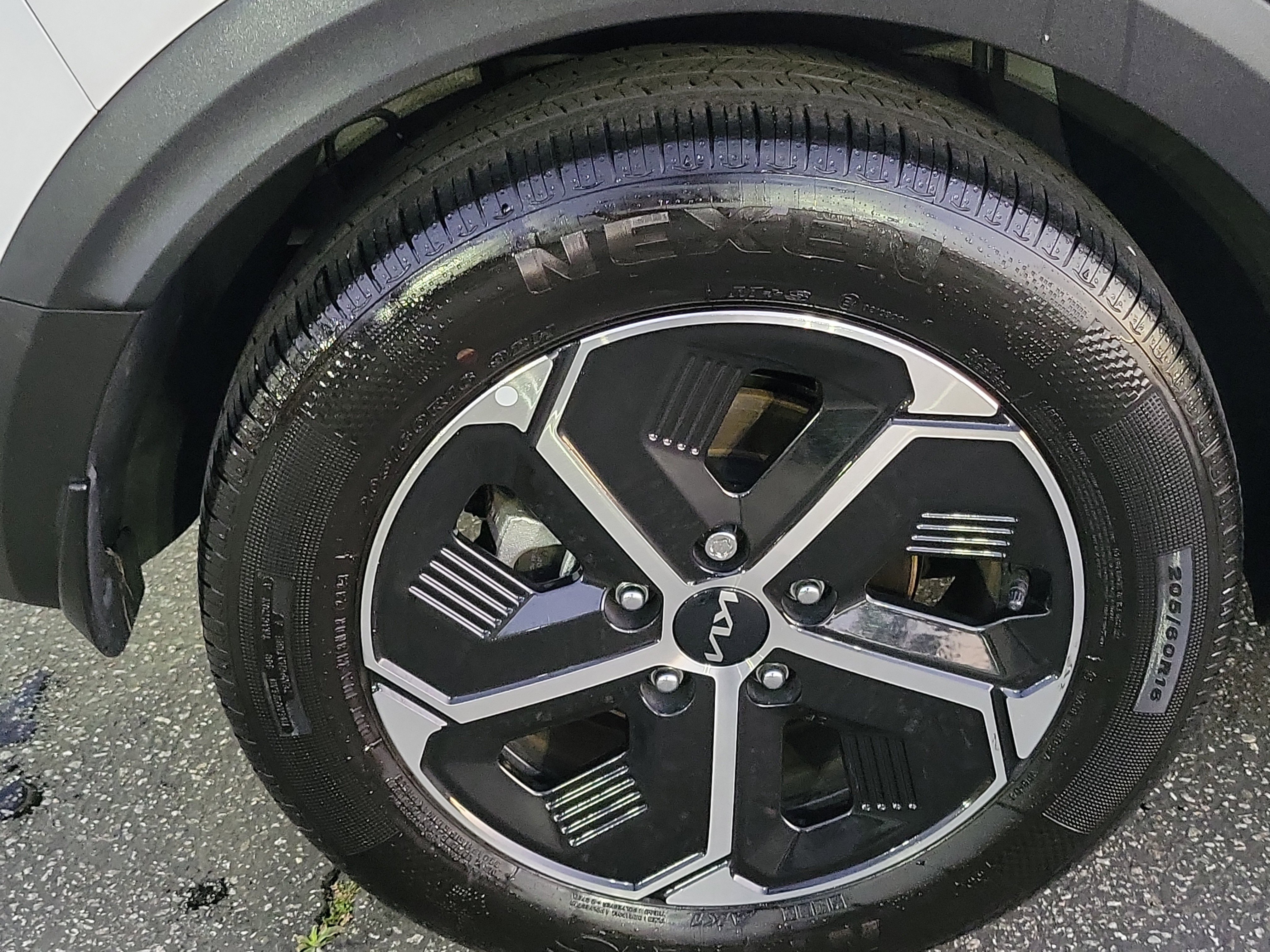 Used 2023 Kia Niro EX image 23