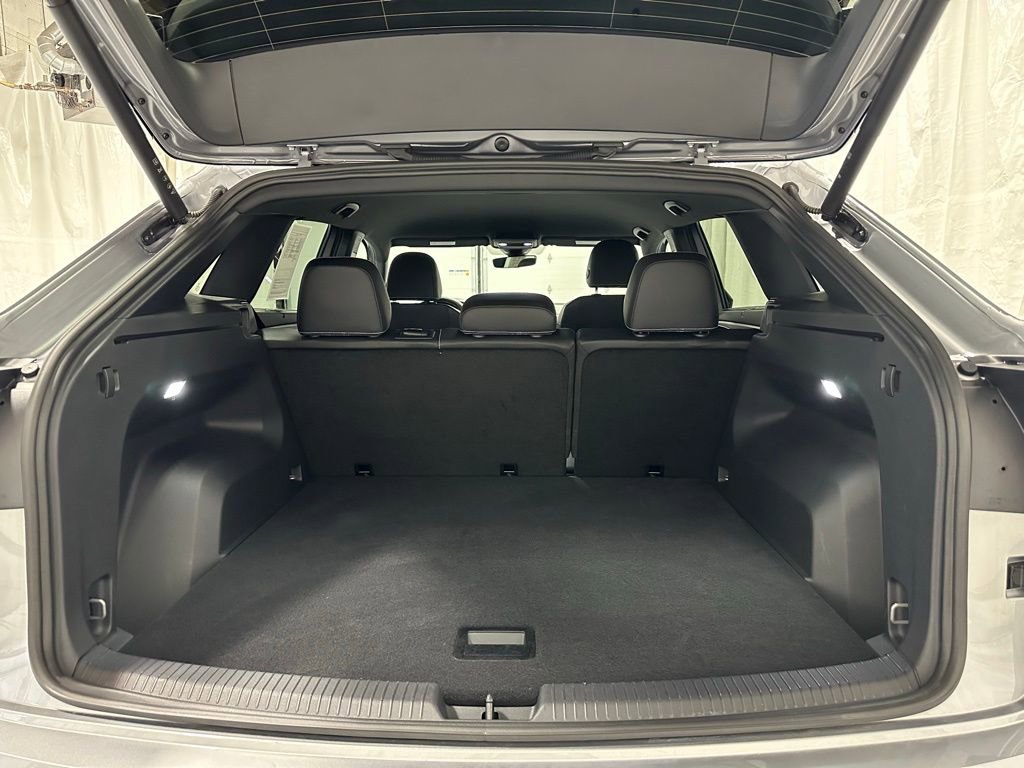 Used 2025 Volkswagen Atlas Cross Sport SE image 48