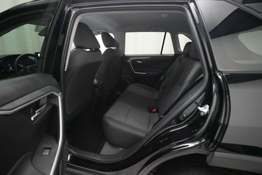 Used 2025 Toyota RAV4 XLE image 17
