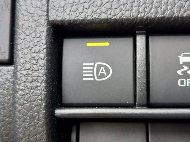 Certified 2025 Toyota Tacoma Limited AWD/4WD image 40