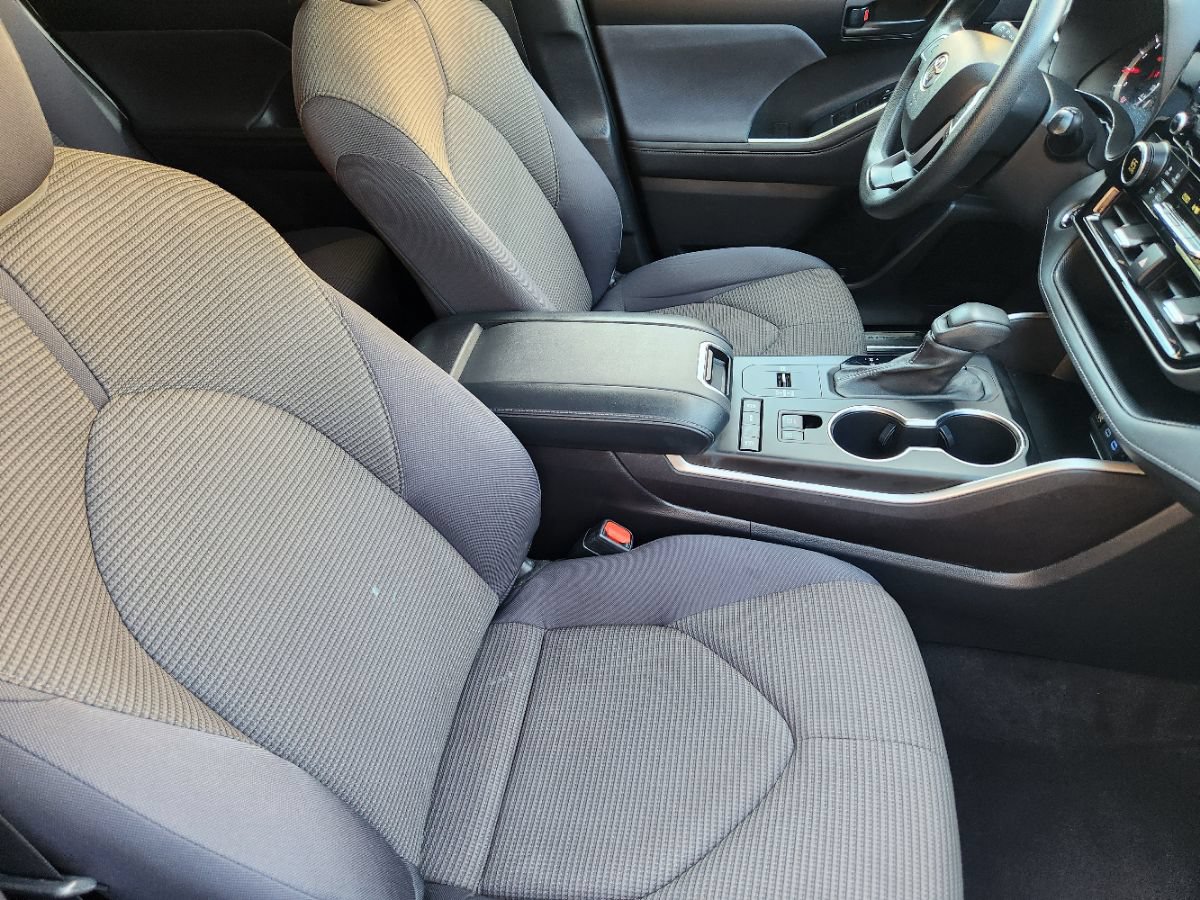 Used 2022 Toyota Highlander L FWD image 31