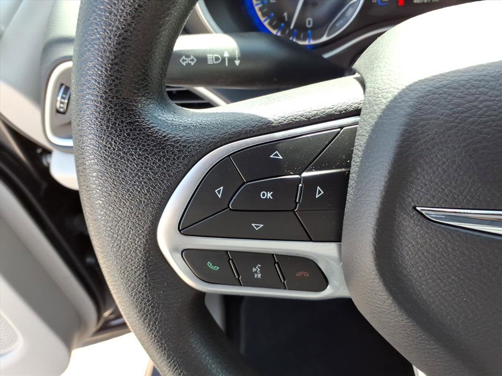 Used 2020 Chrysler Pacifica Touring image 22