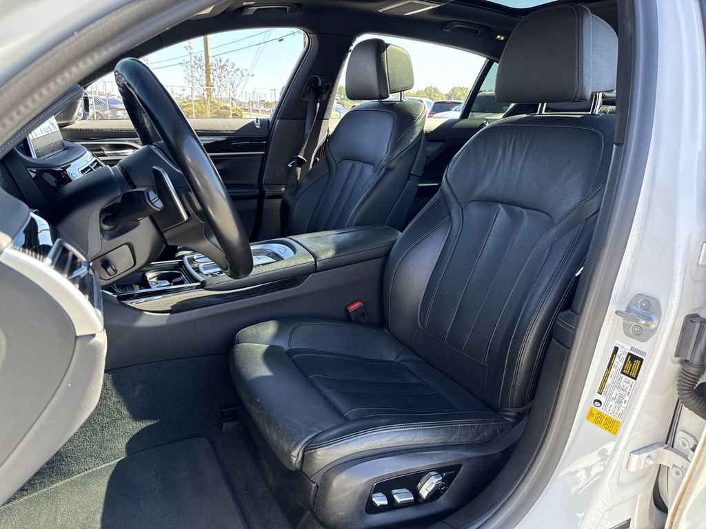 Used 2022 BMW 740i w/ M Sport Package RWD image 18