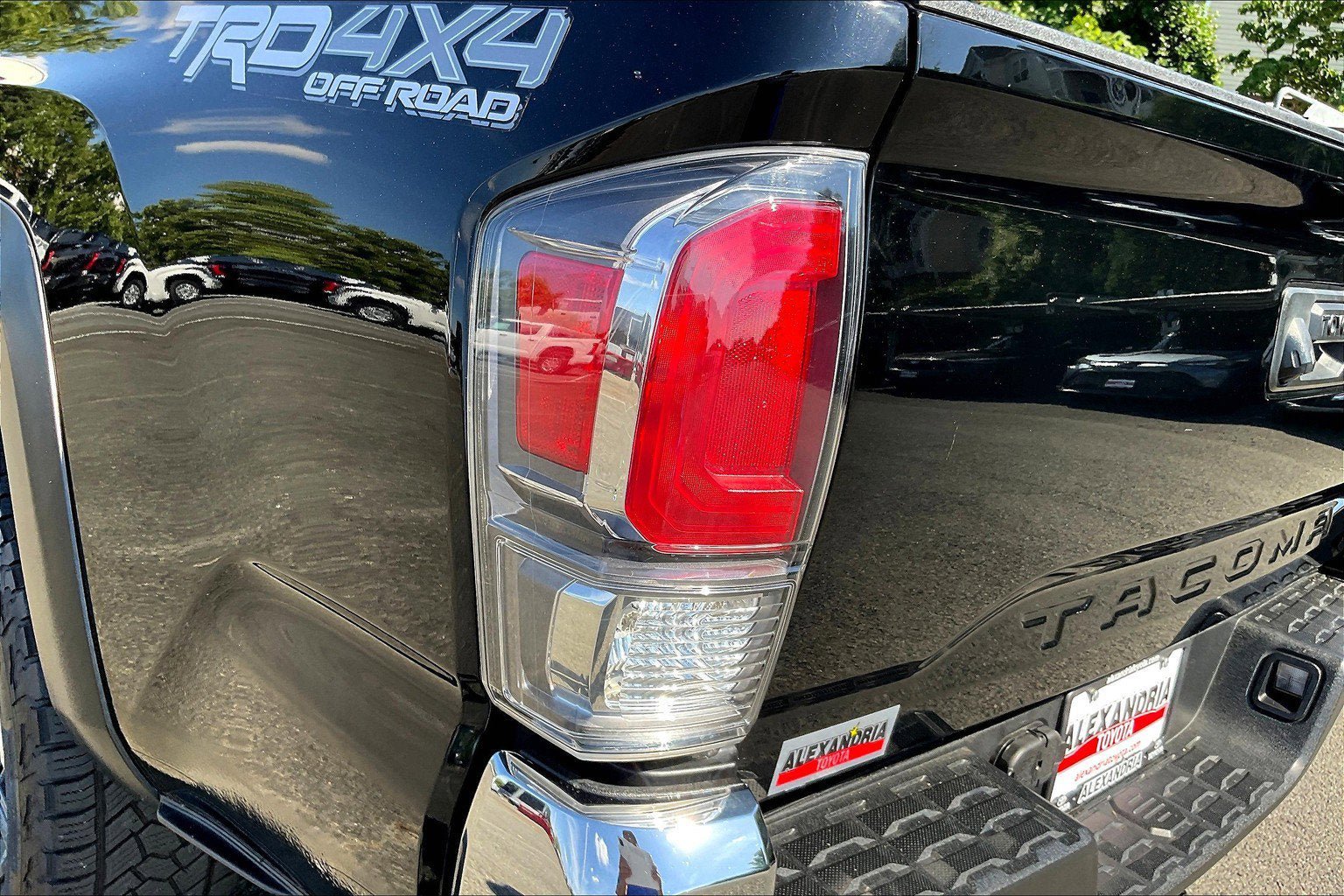 Used 2022 Toyota Tacoma TRD Off-Road AWD/4WD image 27