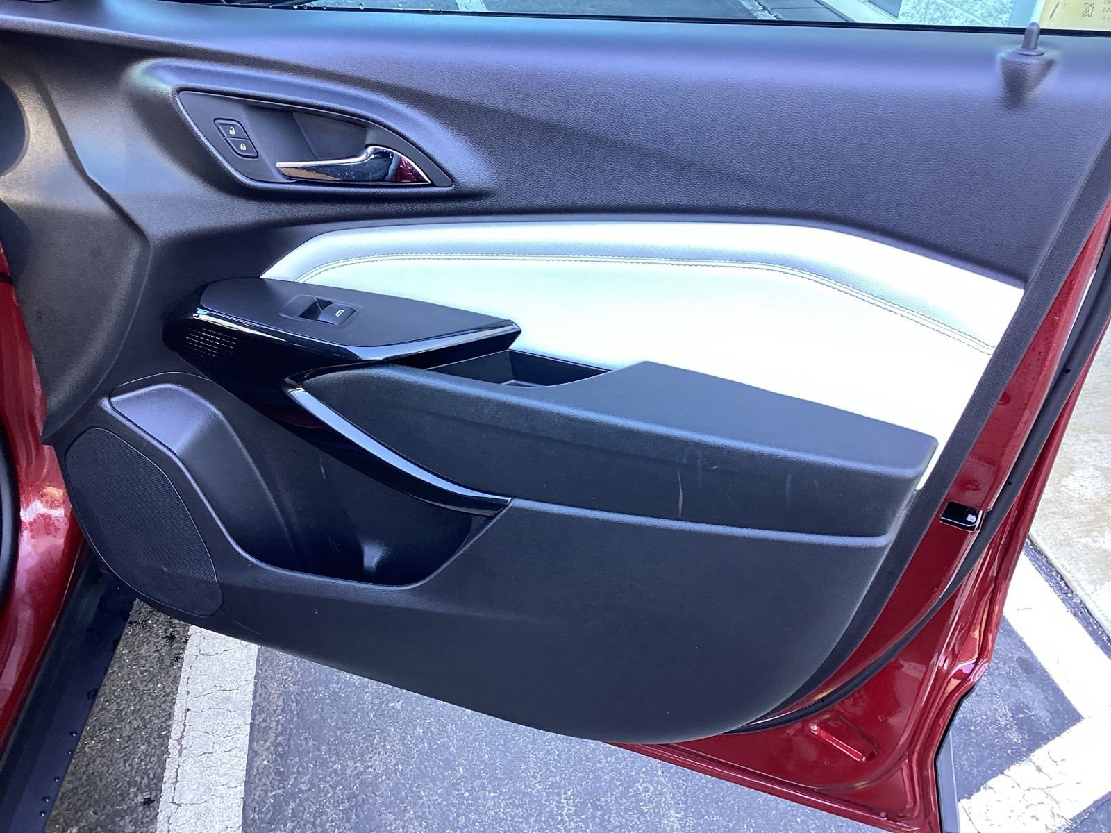 Used 2025 Chevrolet Trax LT image 22