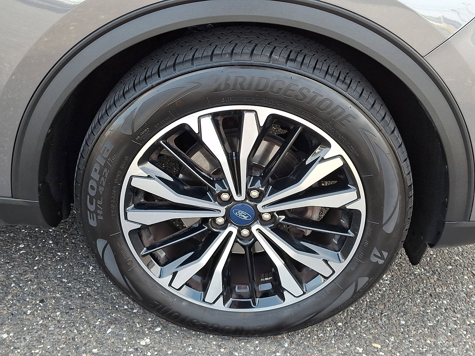 Certified 2022 Ford Escape SE w/ SE Sport Appearance Package image 8