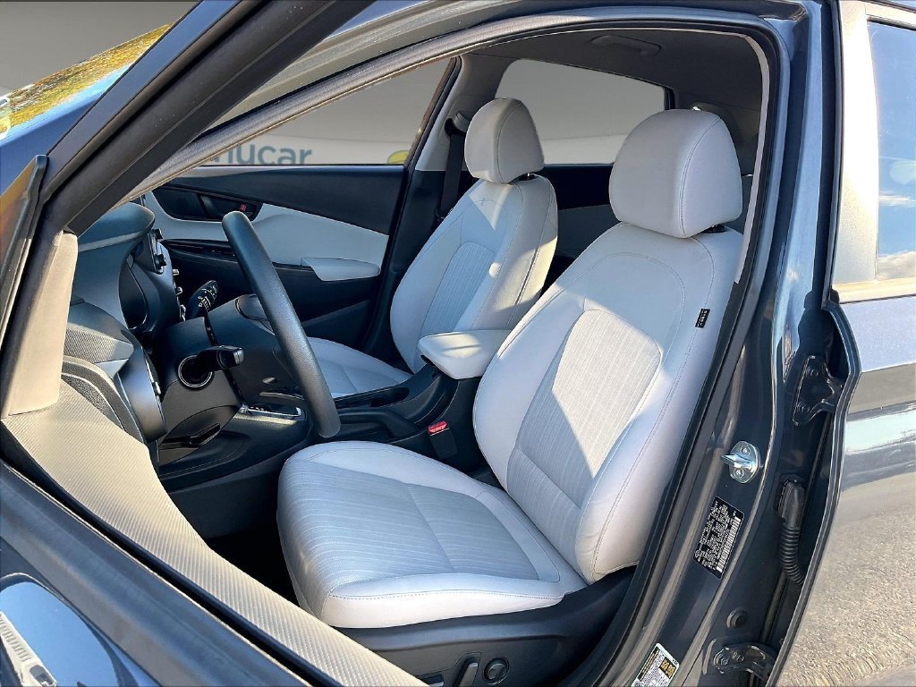 Used 2023 Hyundai Kona SEL AWD/4WD image 9