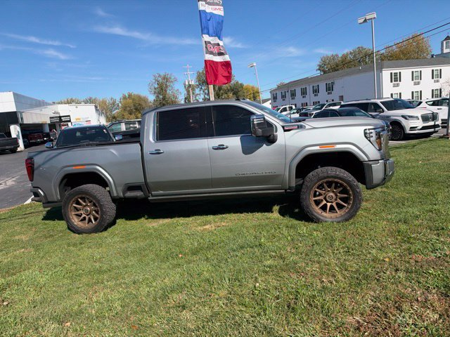 Used 2025 GMC Sierra 2500 Denali w/ Denali Reserve Package AWD/4WD image 3