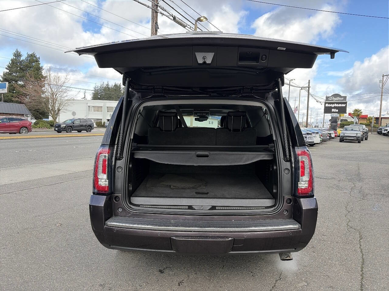 Used 2015 GMC Yukon XL Denali w/ Premium Package image 8