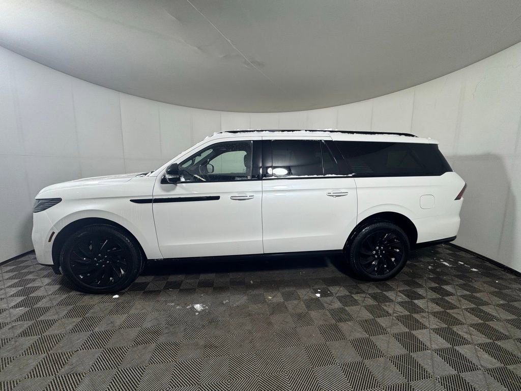 New 2025 Lincoln Navigator L Reserve w/ Jet Appearance Package AWD/4WD video 2