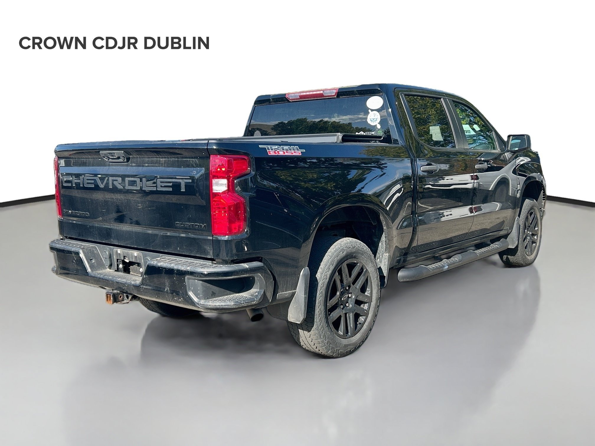 Used 2023 Chevrolet Silverado 1500 Custom Trail Boss w/ LPO, Dark Essentials Package AWD/4WD image 4