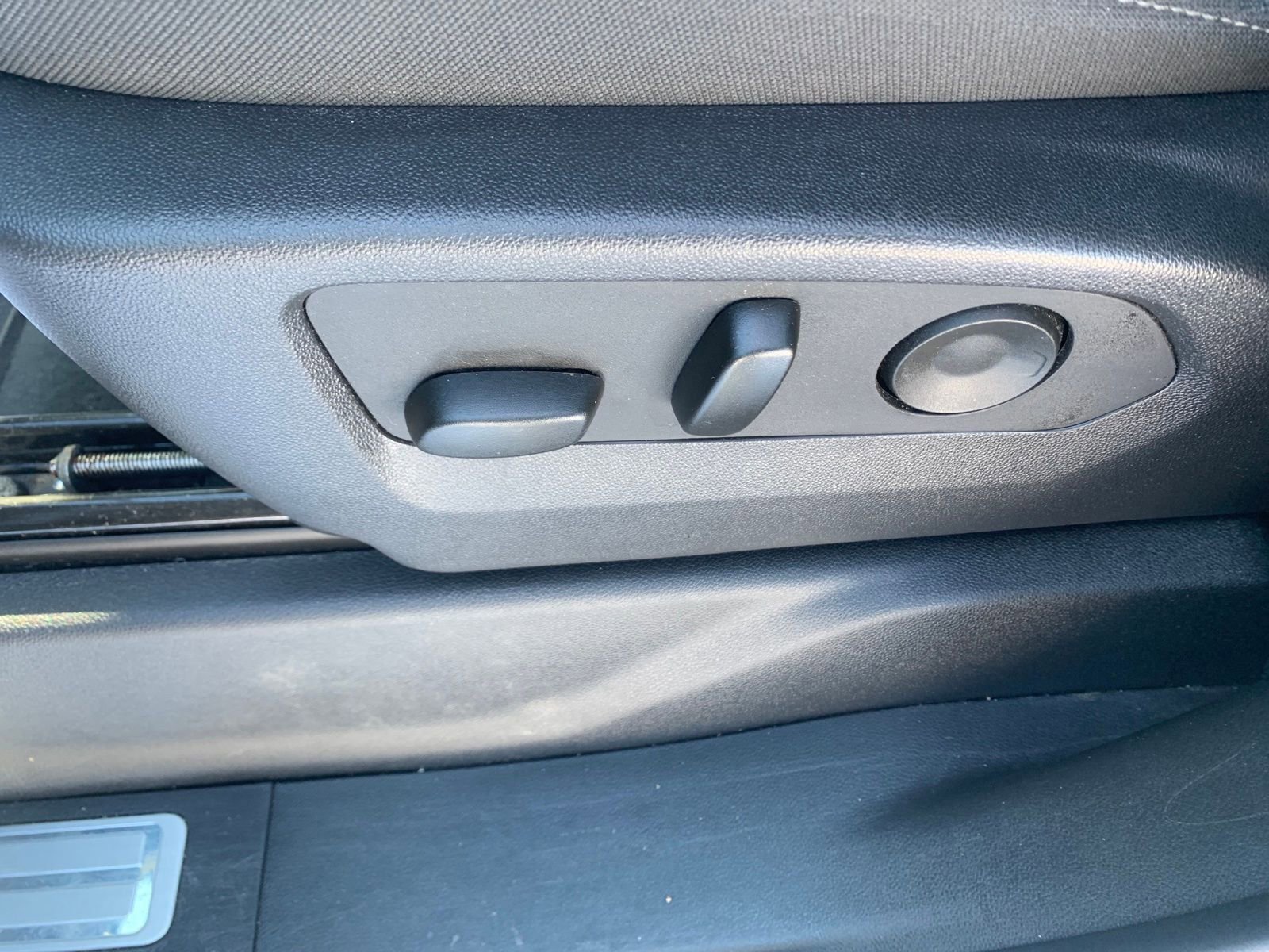 Used 2025 Chevrolet Silverado 1500 LT image 14