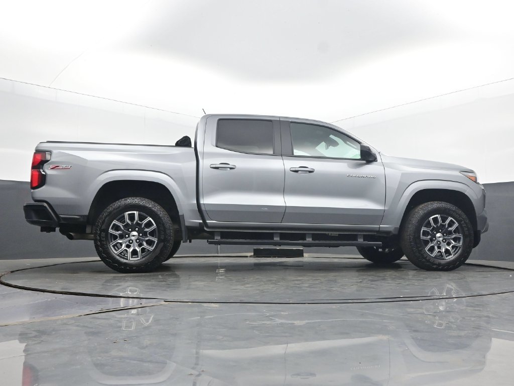 Used 2025 Chevrolet Colorado Z71 w/ Technology Package AWD/4WD image 55